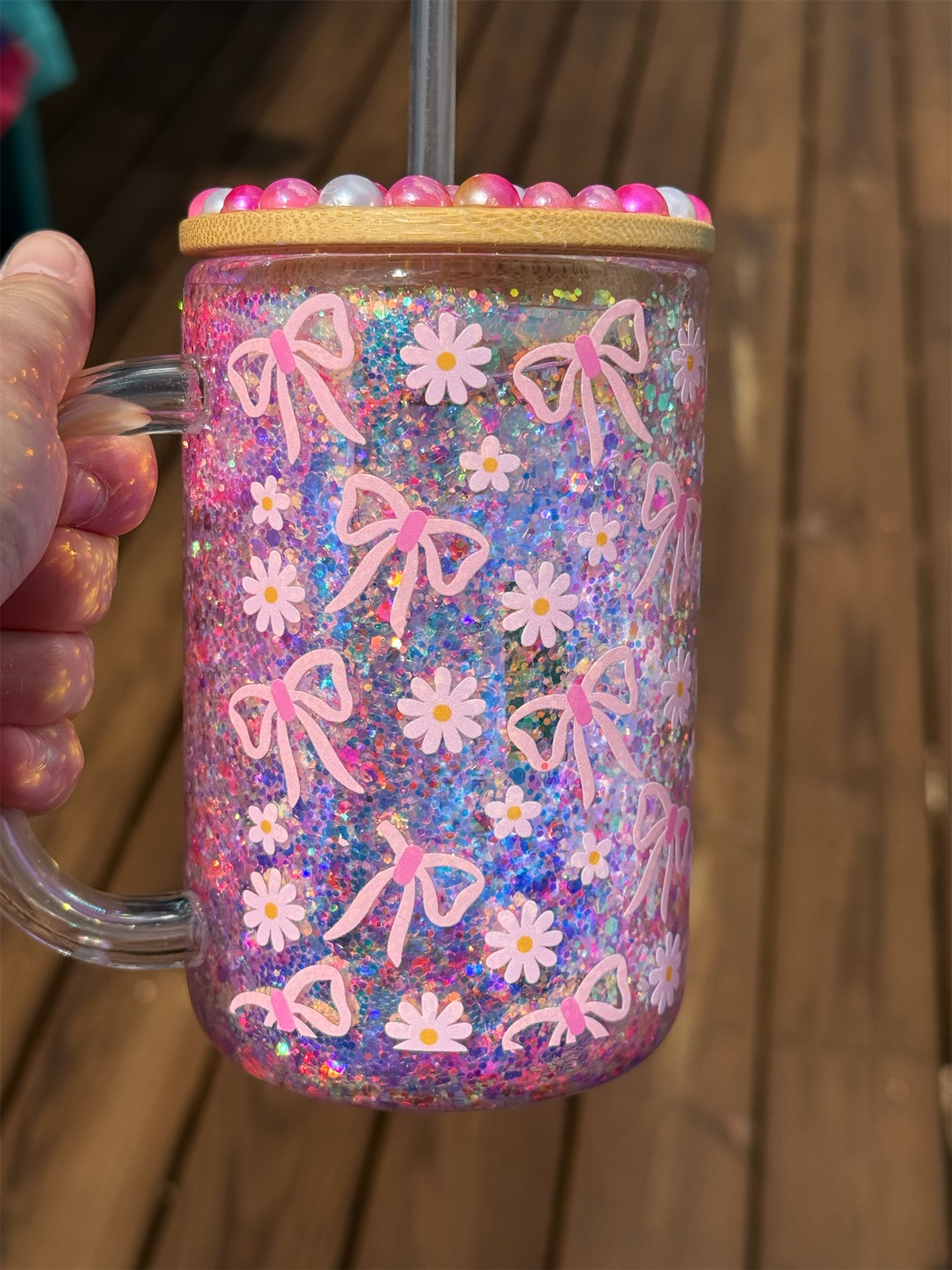 Pink bows and daisies glitter cup